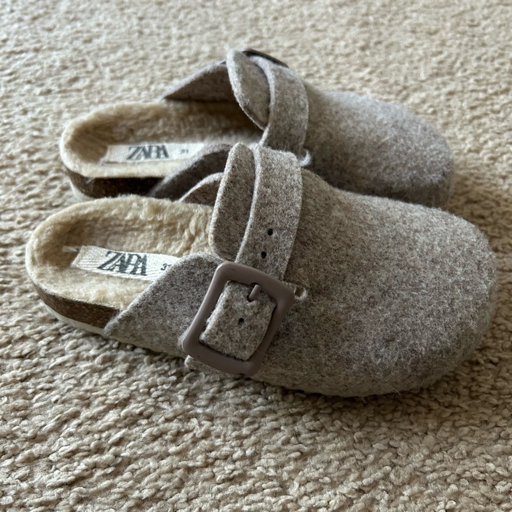 Girls Clogs